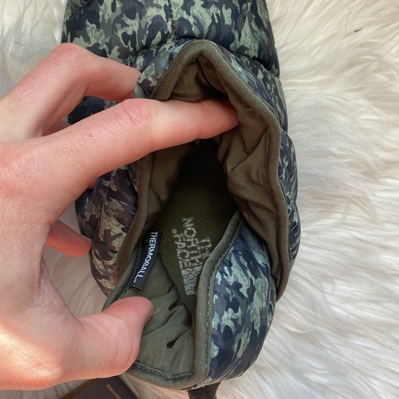 SALE!! ❄️ NORTH FACE Thermoball Traction Bootie Camo size 3 - Picture 5 of 10